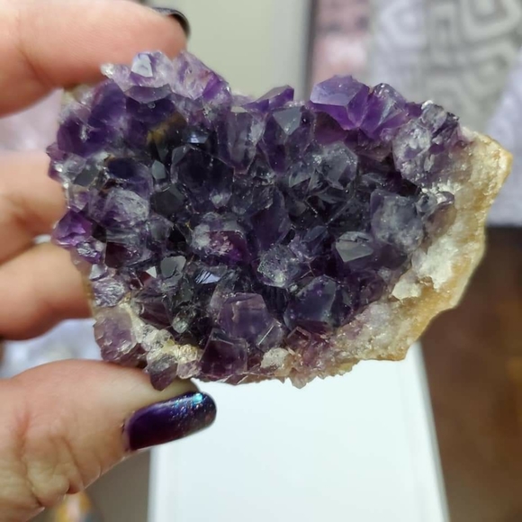 HOST PICK 🔮 Amethyst Geode - Picture 2 of 5